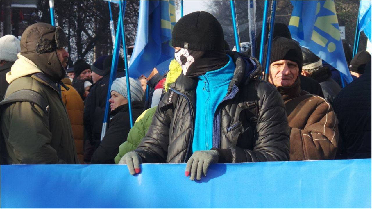 Мітингувальники знову прийшли під Нацбанк