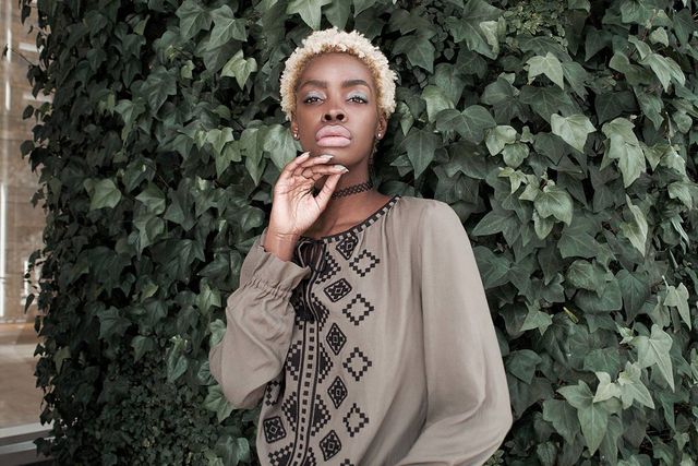 Відома афроамериканська модель покрасувалася в українських вишиванках - фото 119007