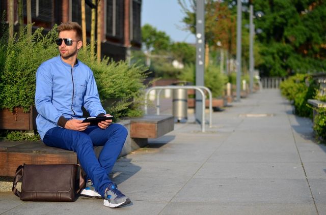 Польські лікарі переодягнуться в синьо-жовті халати - фото 116839