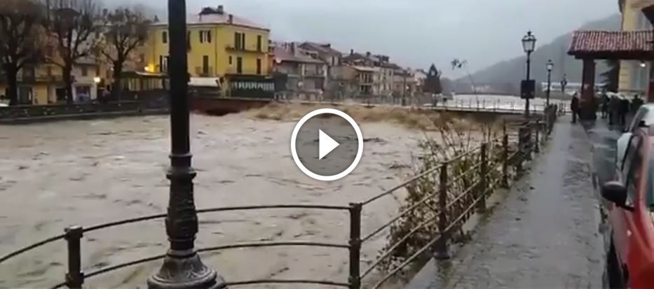 Італійське місто затопила річка: з'явилося відео