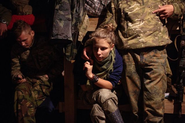 Героїзм українок на передовій показали у неймовірних фото - фото 115970