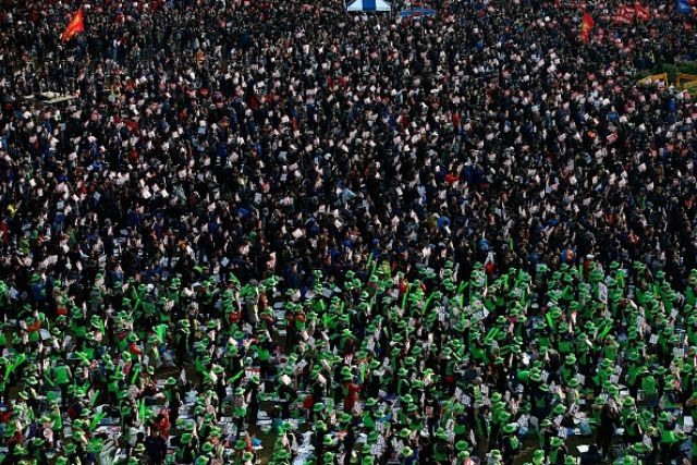 Мітинг у Південній Кореї: Тисячі людей хочуть відставки президента
 - фото 117942