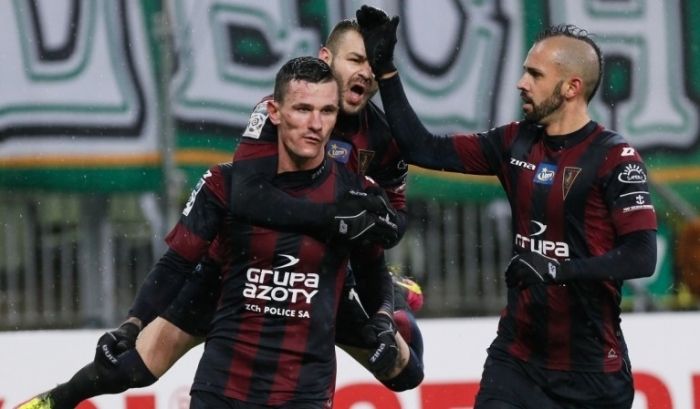 Польський футболіст забив пенальті, жуючи вафлю - фото 1