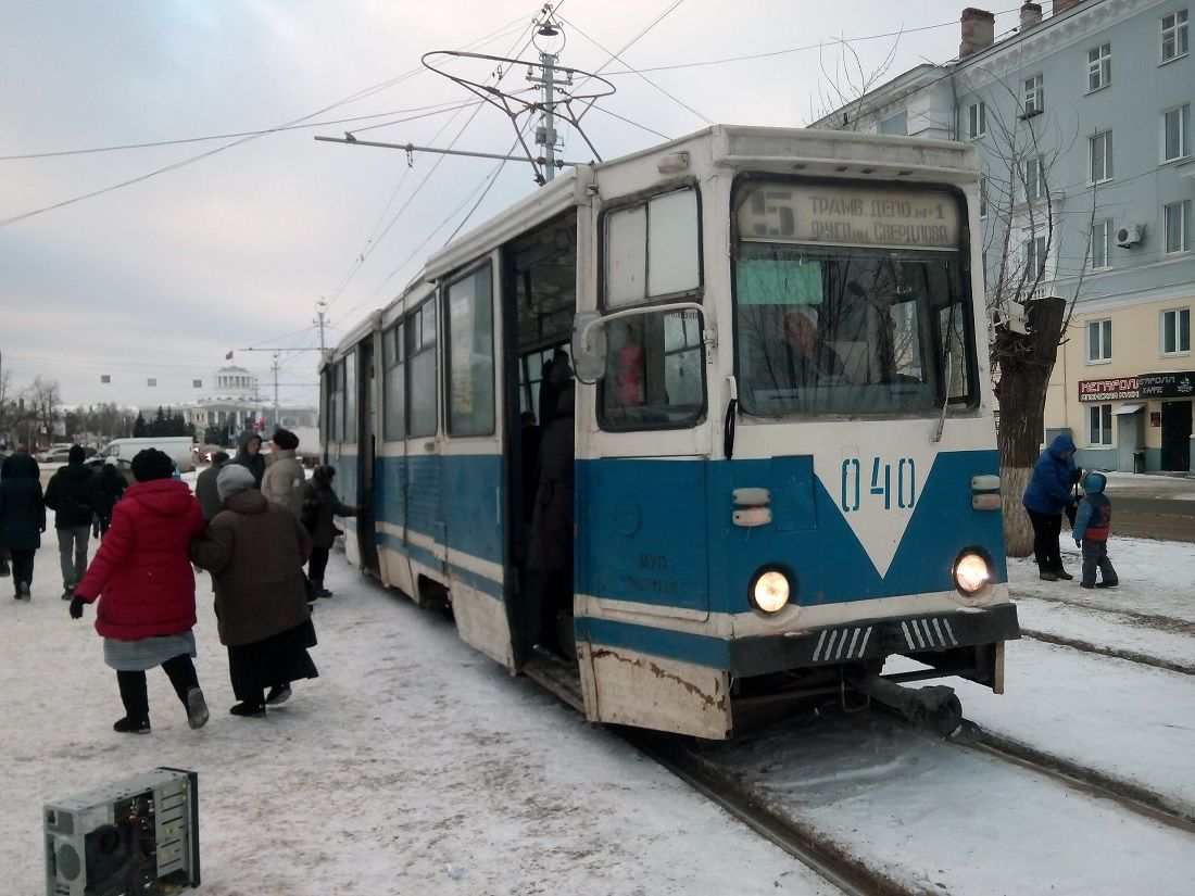 Диво техніки: трамвай без дна в Росії