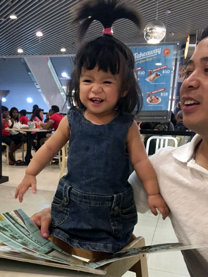 2-річна красуня із Сінгапуру підкорила мережу розкішною шевелюрою: кумедні фото