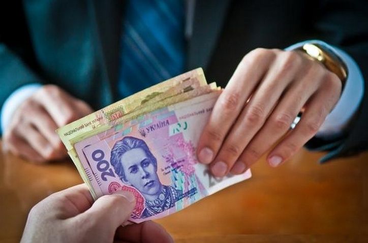 Стало відомо, де українці найчастіше дають хабарі
