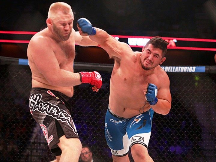 З’явилось відео, як американський боксер нокаутував росіянина  за 16 секунд