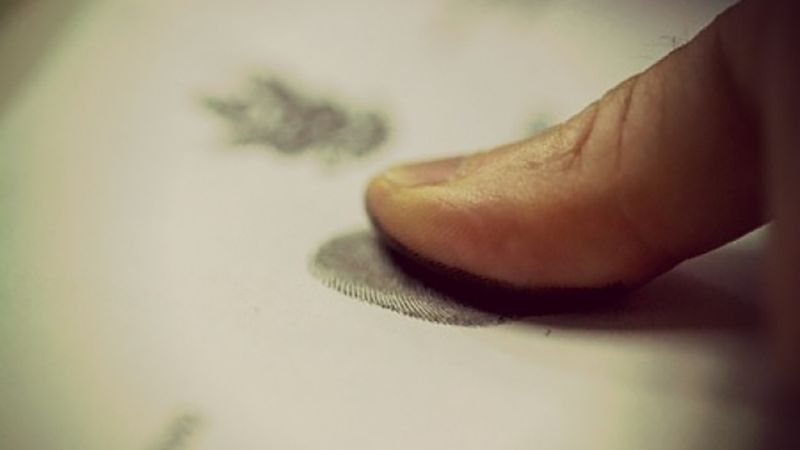 Чому деякі люди не мають відбитків пальців