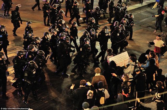 На мітингу проти Трампа у Портленді стрілянина: є поранені - фото 117952