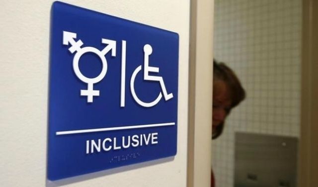 Лондонців обурили унісекс-туалети у школах