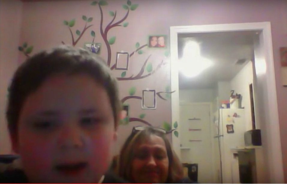 Юний американець створив вірусне відео про бабусю