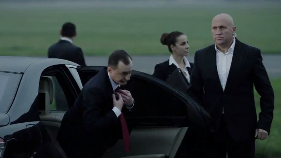 "Антитіла" полювали на політика у новому ефектному відео