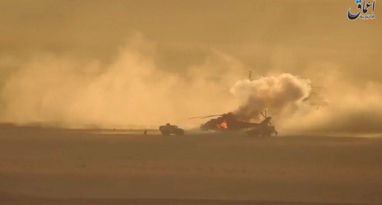 У мережі з'явилось відео обстрілу російського вертольота в Сирії - фото 1