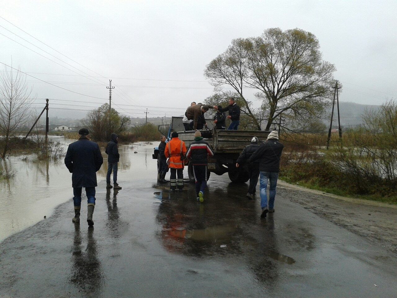 Закарпаття сколихнула сильна повінь: з'явилися відео