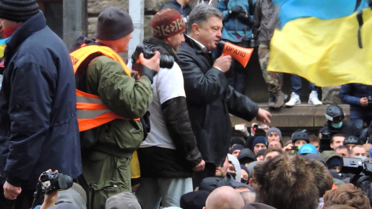 Генпрокуратура 6 годин допитувала Порошенка у справі Євромайдану