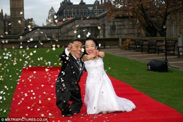 Найменша у світі пара одружилася: з'явилися фото
 - фото 119732