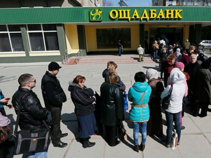 "Ощадбанк" призупиняє введення комісії за комуналку