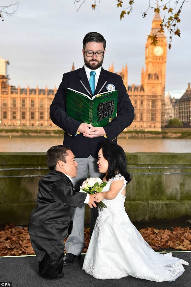 Найменша у світі пара одружилася: з'явилися фото
 - фото 119736