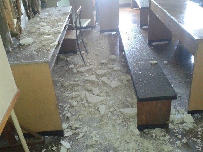 На одеських студентів під час лекції впала стеля