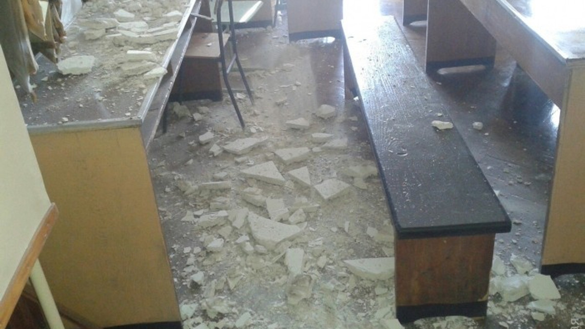 На одеських студентів під час лекції впала стеля - фото 1