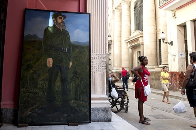 На Кубі прощаються з Кастро: фоторепортаж - фото 122159