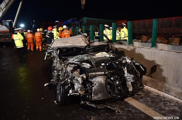 У Китаї зіткнулися 56 авто: 17 загиблих
 - фото 120484