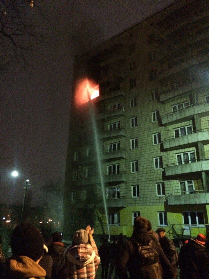 У Києві спалахнув гуртожиток: 77 осіб евакуйовано