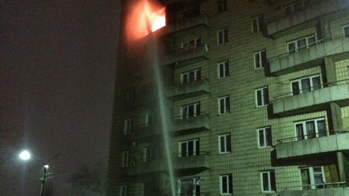У Києві спалахнув гуртожиток: 77 осіб евакуйовано - фото 1