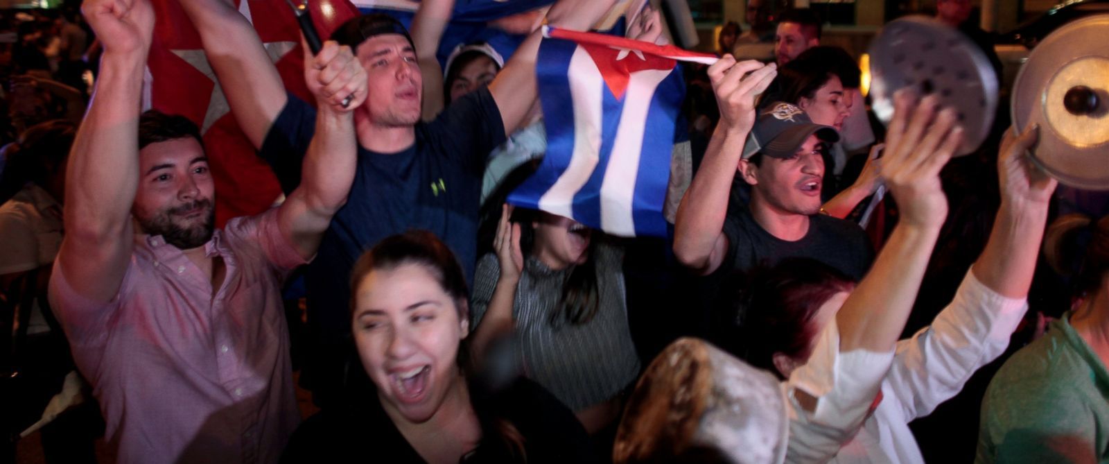 Сотні кубинців влаштували гуляння через смерть Фіделя Кастро