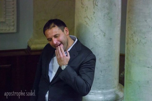 Дивакуватий депутат: соцмережі розвеселило випадкове фото з Ради