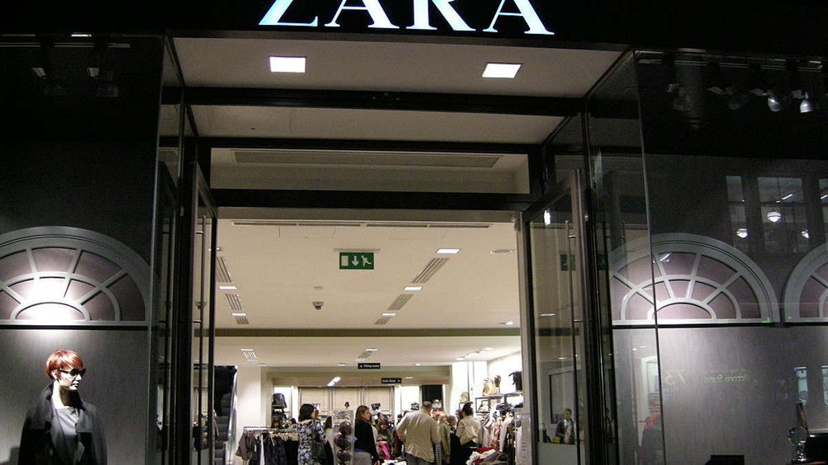 Магазин Zara продав сукню із мертвим щуром - фото 1