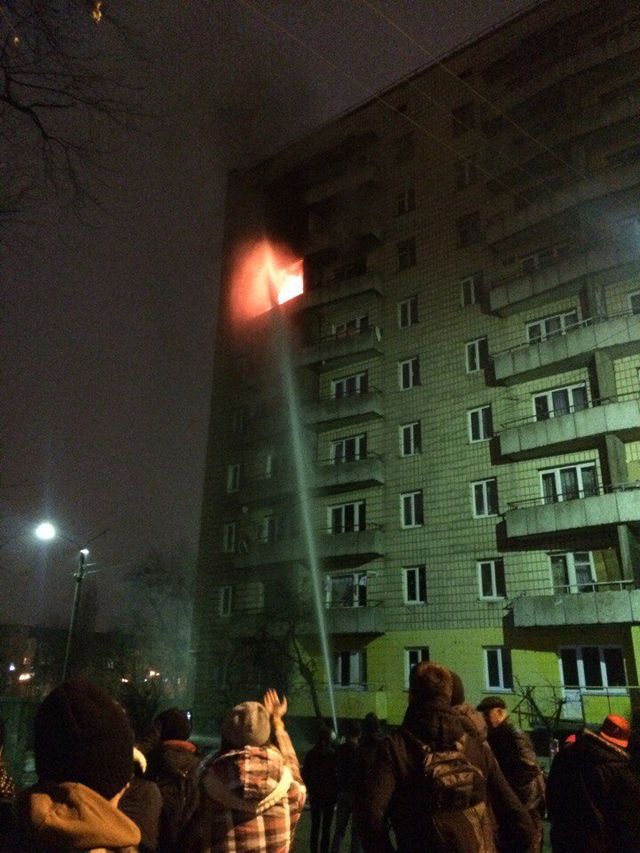 У Києві спалахнув гуртожиток: 77 осіб евакуйовано - фото 121372