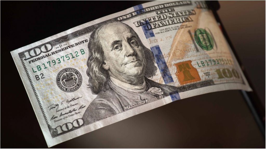 Стало відомо, чому підскочив курс долара