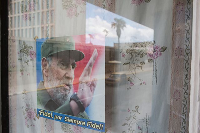 На Кубі прощаються з Кастро: фоторепортаж - фото 122161