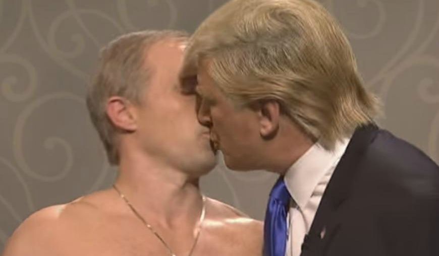 Поцілунок Трампа та Путіна висміяли у популярному шоу
