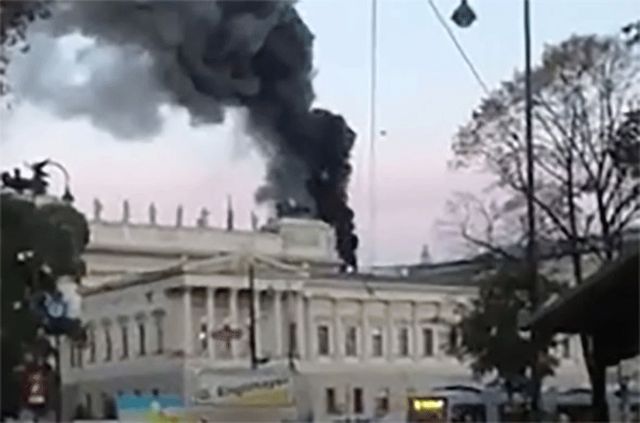 В Австрії горів парламент: моторошні фото - фото 115853