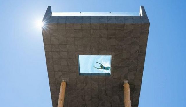 В Італії відкрили один з найекстремальніших у світі басейнів - фото 121247