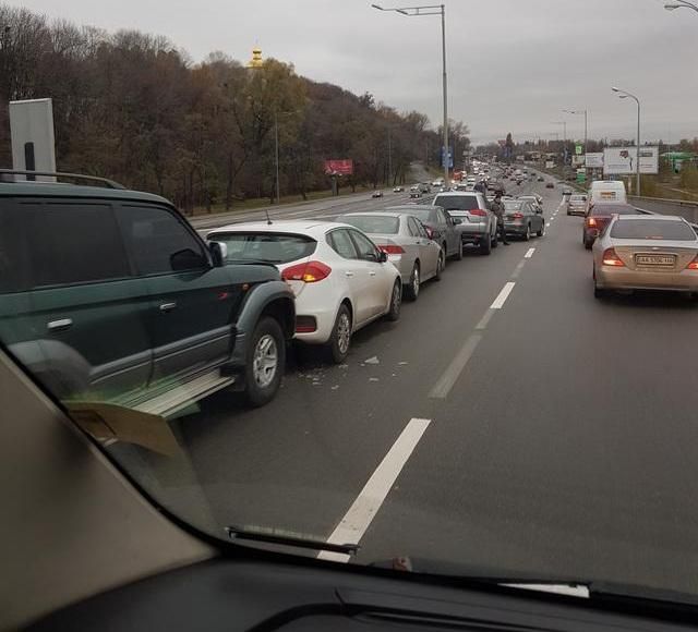 У Києві трапилася масштабна ДТП з 10-ма автівками: з'явилося відео