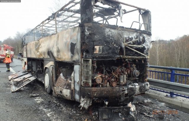 У Чехії вщент згорів автобус, яким їхали українці - фото 121188