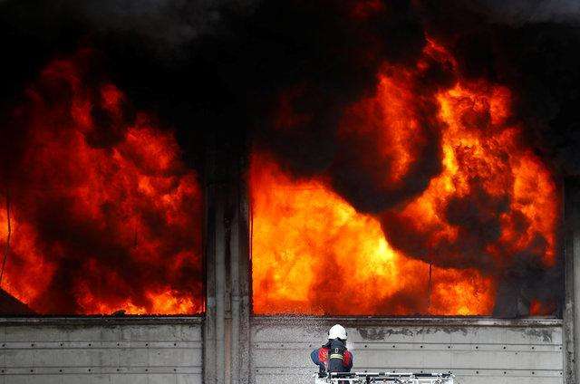 У Стамбулі спалахнула жахлива пожежа
 - фото 120593