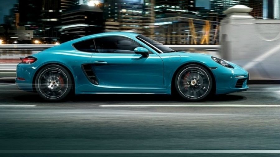 Як виглядає гонка Porsche Cayman з дронами: вражаюче відео