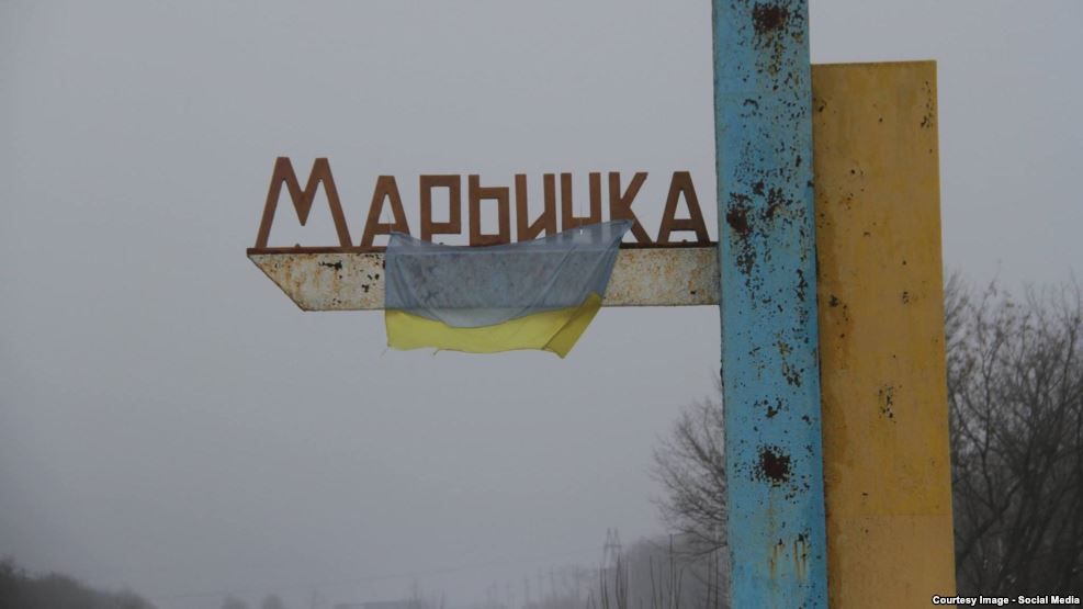 Бойовики обстріляли житловий квартал Мар'їнки: є поранений