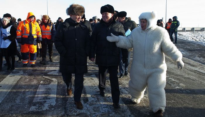 Мережу розвеселило неочікуване фото з депутатом РФ в костюмі ведмедя
