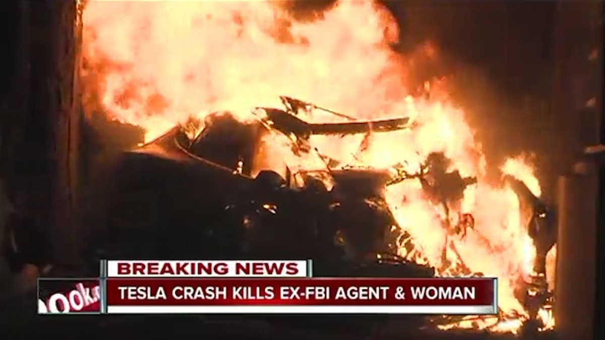 Внаслідок вибуху авто Tesla загинули двоє американців - фото 1