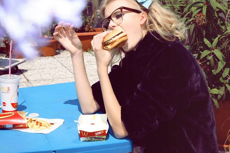 Медики розповіли, чим корисно "заїдати" стрес