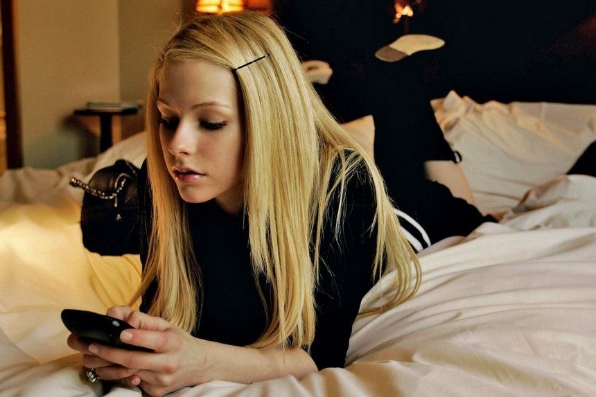 Чому не можна сидіти у соцмережах перед сном