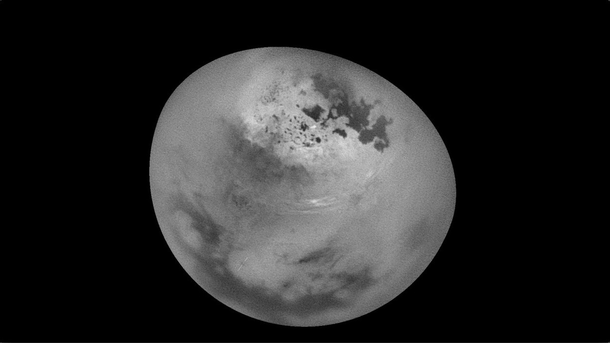 У NASA показали незвичайні хмари над Титаном - фото 1