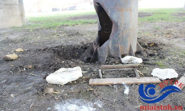 У Луганську підірвали пам'ятник від путінських байкерів: фотофакт - фото 117679