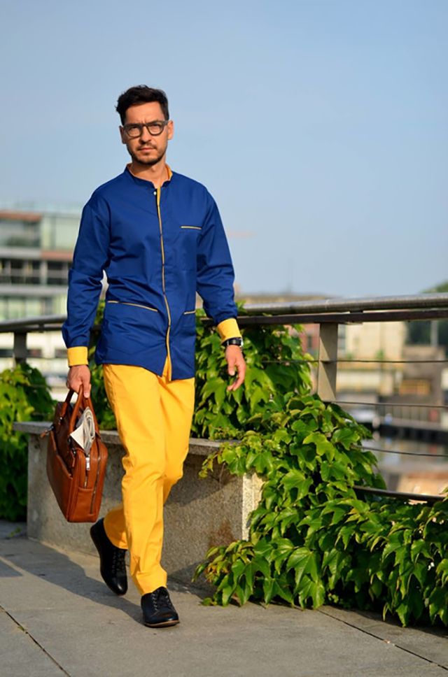 Польські лікарі переодягнуться в синьо-жовті халати - фото 116842