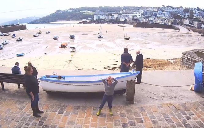 Хлопчик з аутизмом зворушив мережу танцем з кліпу Майкла Джексона